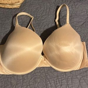 38c bombshell push-up VS